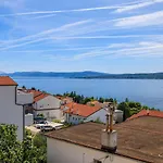 Charmantes Nur 260 Meter Zum Mit Traumhafter Terrasse Und Meerblick * Dramalj