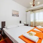 Apartment Charmantes Nur 260 Meter Zum Mit Traumhafter Terrasse Und Meerblick Dramalj