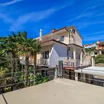 Charmantes Nur 260 Meter Zum Mit Traumhafter Terrasse Und Meerblick * Dramalj