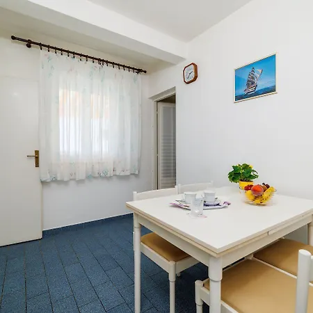 Charmantes Nur 260 Meter Zum Mit Traumhafter Terrasse Und Meerblick * Dramalj