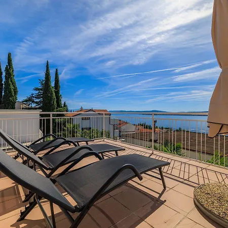 Charmantes Nur 260 Meter Zum Mit Traumhafter Terrasse Und Meerblick *