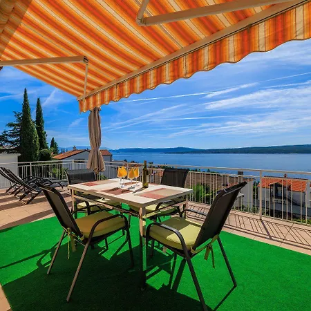 Daire Charmantes Nur 260 Meter Zum Mit Traumhafter Terrasse Und Meerblick Dramalj