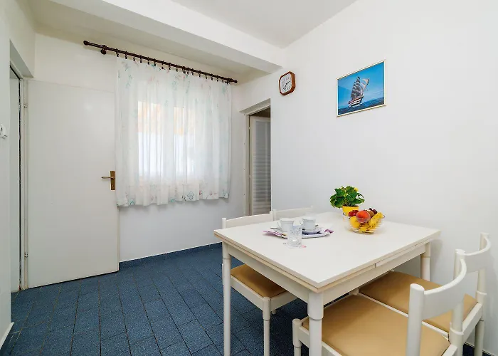 Charmantes Nur 260 Meter Zum Mit Traumhafter Terrasse Und Meerblick * Dramalj